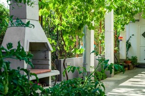 Apartment (A3) | BBQ/picnic Area - Apartment Jurica (Kastela)