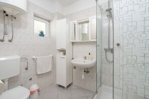 Apartment (A2) | Bathroom