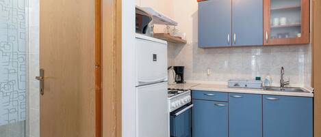 Apartment (A2) | Private kitchen | Espresso maker, fridge, microwave, stovetop