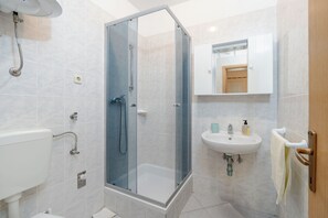 Apartment (A4) | Bathroom | Shower - Apartments Branko (Povljana)