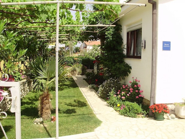 Garden - Apartment Ani (Rab)