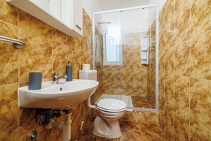 Apartment (A1) | Bathroom