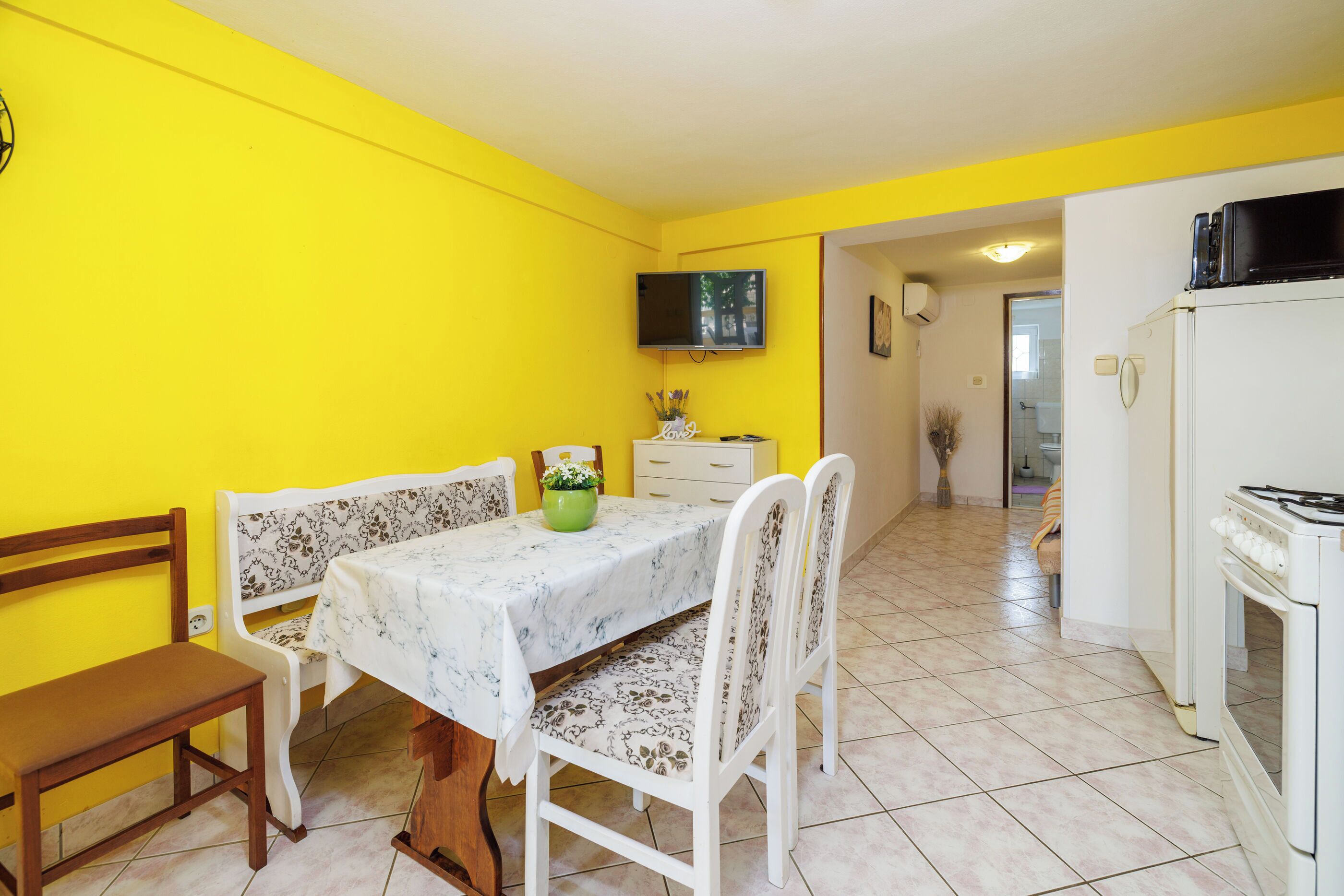 Apartment (A3) | Private kitchen | Fridge, oven, stovetop, espresso maker