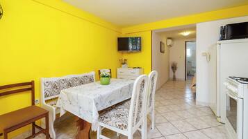 Apartment (A3) | Private kitchen | Fridge, oven, stovetop, espresso maker