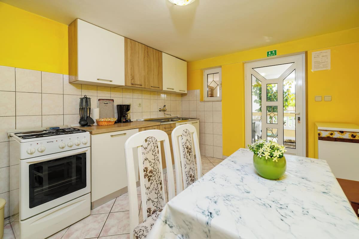 Căn hộ (A3) | Bếp riêng | Tủ lạnh, lò nướng, bếp nấu, dụng cụ pha espresso