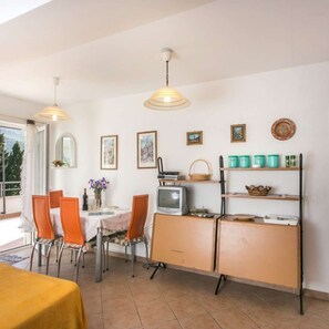 Apartment (A1) | Private kitchen | Fridge, oven, cookware/dishes/utensils, freezer - Apartments Marija (Dubrovnik)