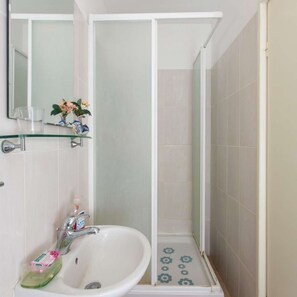 Apartment (A1) | Bilik Mandi | Pancuran mandi 