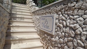 A stone staircase leading to a building with a sign reading "casa Nara." - Apartments Branka (Rogoznica)