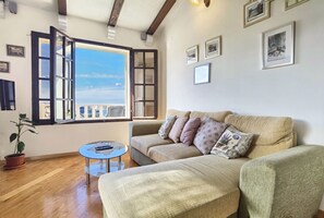 Apart Daire (A1) | Oturma odası