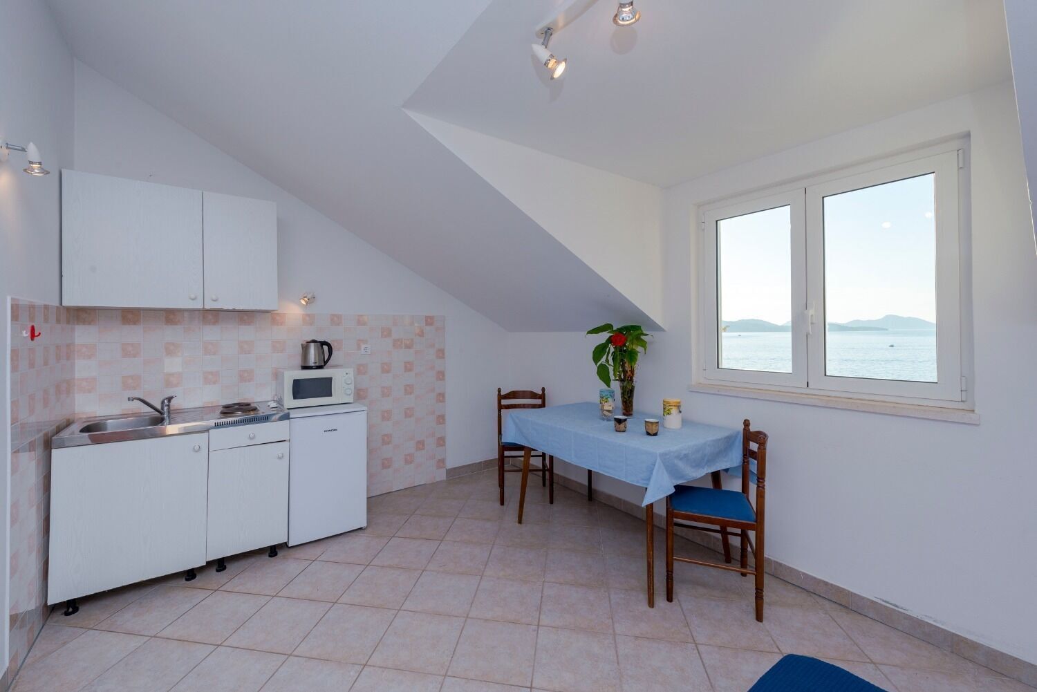 Studio (A3) | Private kitchen