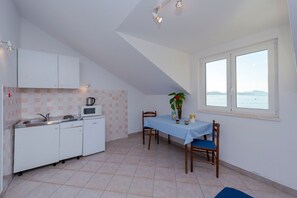 Studio (A3) | Private kitchen