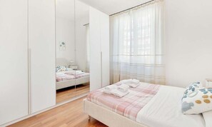 1 Schlafzimmer, Bügeleisen/Bügelbrett