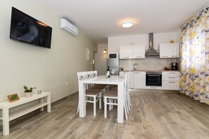 Apartment (A2) | Private kitchen - Apartment Gordana Mar (Vrsi)