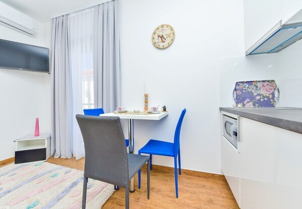 Studio (A2) | Eigene Küche | Kühlschrank, Mikrowelle, Ofen, Herdplatte