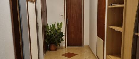 Apartment (A1) | Flur