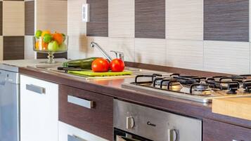 Leilighet (A1) | Eget kjøkken | Kjøleskap, ovn, kokeplater og vannkoker