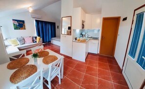 Studio (A1) | Dining - Apartment Linda1 (Lumbarda)