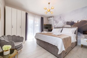 House | Free WiFi - House Luxury Villa With Pool (Nin)