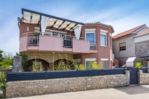 Building design - House Luxury Villa With Pool (Nin)