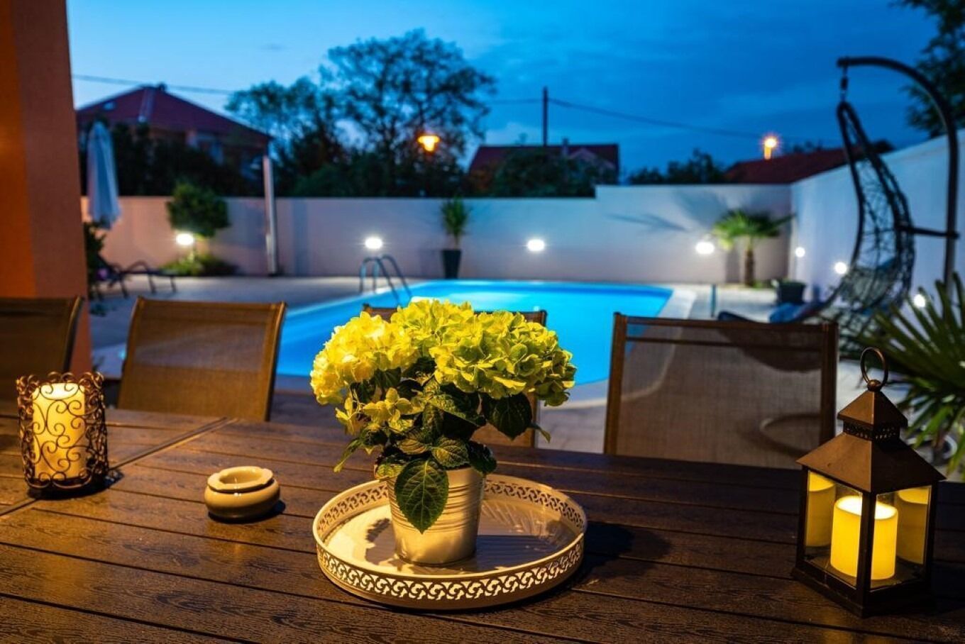 منزل | حمام سباحة | حمّام سباحة خارجي، مظلات على حمّام السباحة