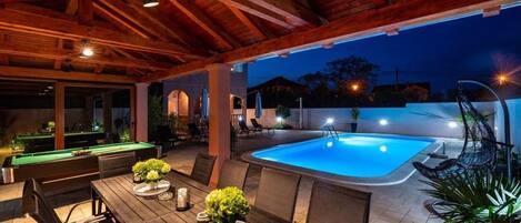 Outdoor pool, pool umbrellas