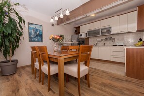 Apartment (A1) | Private kitchen | Fridge, microwave, oven, stovetop - Apartment Marijan (Trogir)