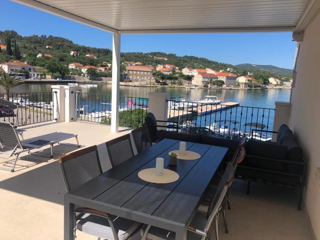 House | Terrace/patio