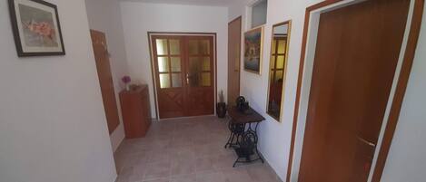 Apartment (A1) | Flur