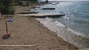 Pantai berhampiran 