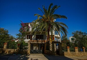 Building design - Apartments Daju (Pasman)