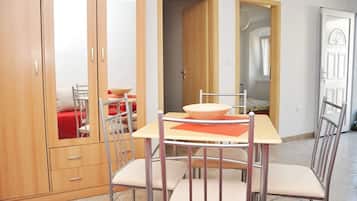Apartment (A2) | Dining