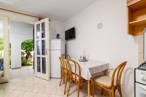 Apartment (A2) | Dining - Apartments Katrina (Marcana)