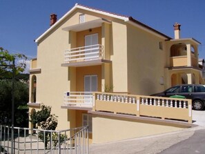 Building design - Apartments Bepa (Lopar)