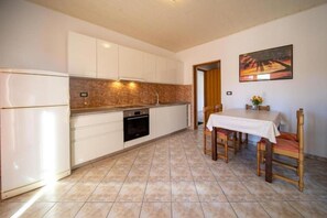 Apartment (A4) | Private kitchen | Fridge, stovetop, dishwasher, espresso maker - Apartments Bepa (Lopar)