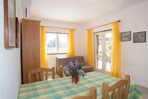 Apartment (A1) | Dining - Apartments Ana (Solta)