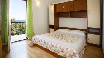 Apartment (A2) | Iron/ironing board, free WiFi