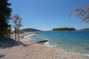 Beach - Apartments Ana (Solta)