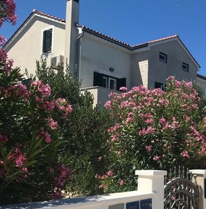 Kiến trúc tòa nhà