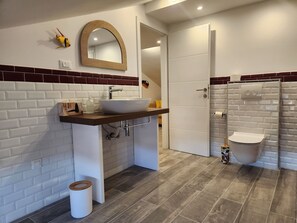 Studio (A2) | Bathroom