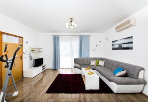 Apartment (A1) | Living room - Apartment Mariska (Podstrana)