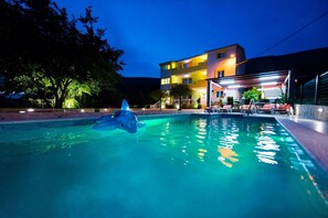 Outdoor pool - Apartment Mariska (Podstrana)