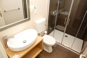 Studio (A5) | Badezimmer