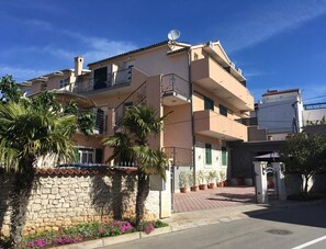 Building design - Apartments and Rooms Plaza (Vodice)