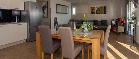 Apartment (A1) | Private kitchen | Fridge, oven, stovetop, dishwasher