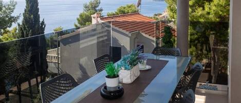 อพาร์ทเมนท์ (A1) | ลานระเบียง/นอกชาน