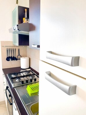 Apartment (A1) | Private kitchen | Fridge, oven, stovetop, electric kettle - Apartment Goran (Sali)