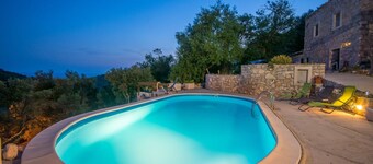 เฮาส์ สโตน  