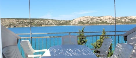 Studio (A2) | Dining