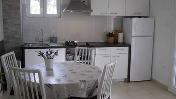House | Private kitchen | Fridge, stovetop, cookware/dishes/utensils, freezer