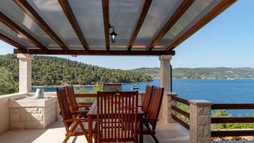 House | Terrace/patio